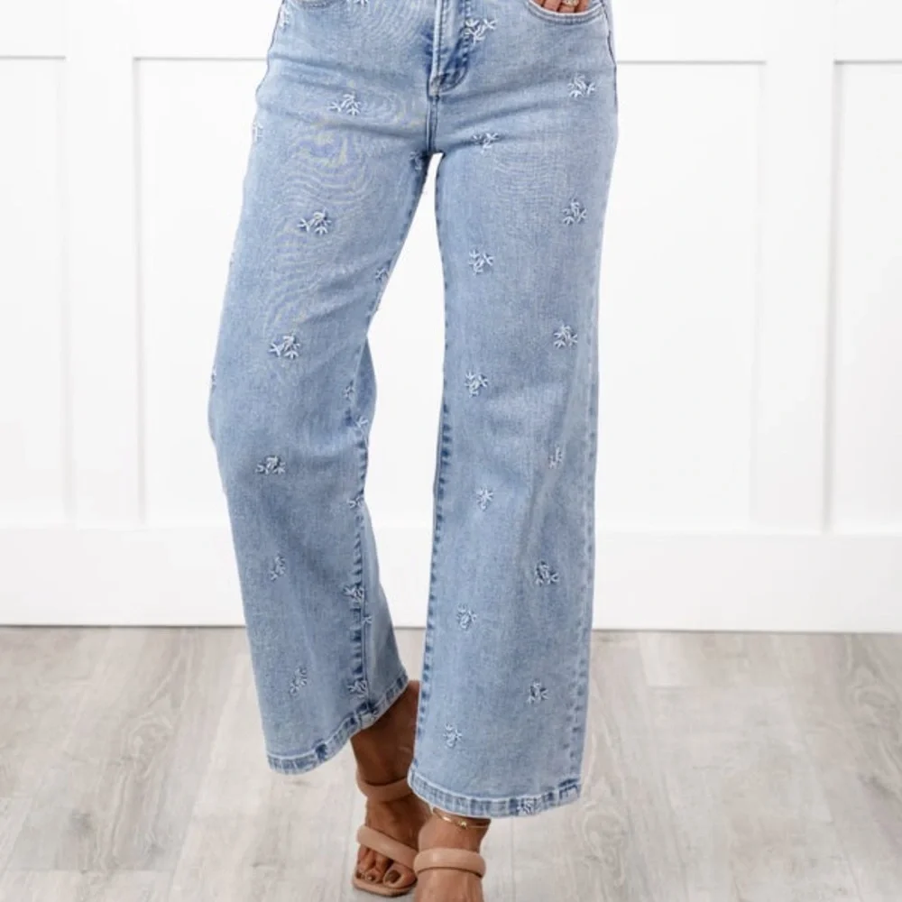 Stylish Embroidered Blue Jeans - Picture 6 of 8